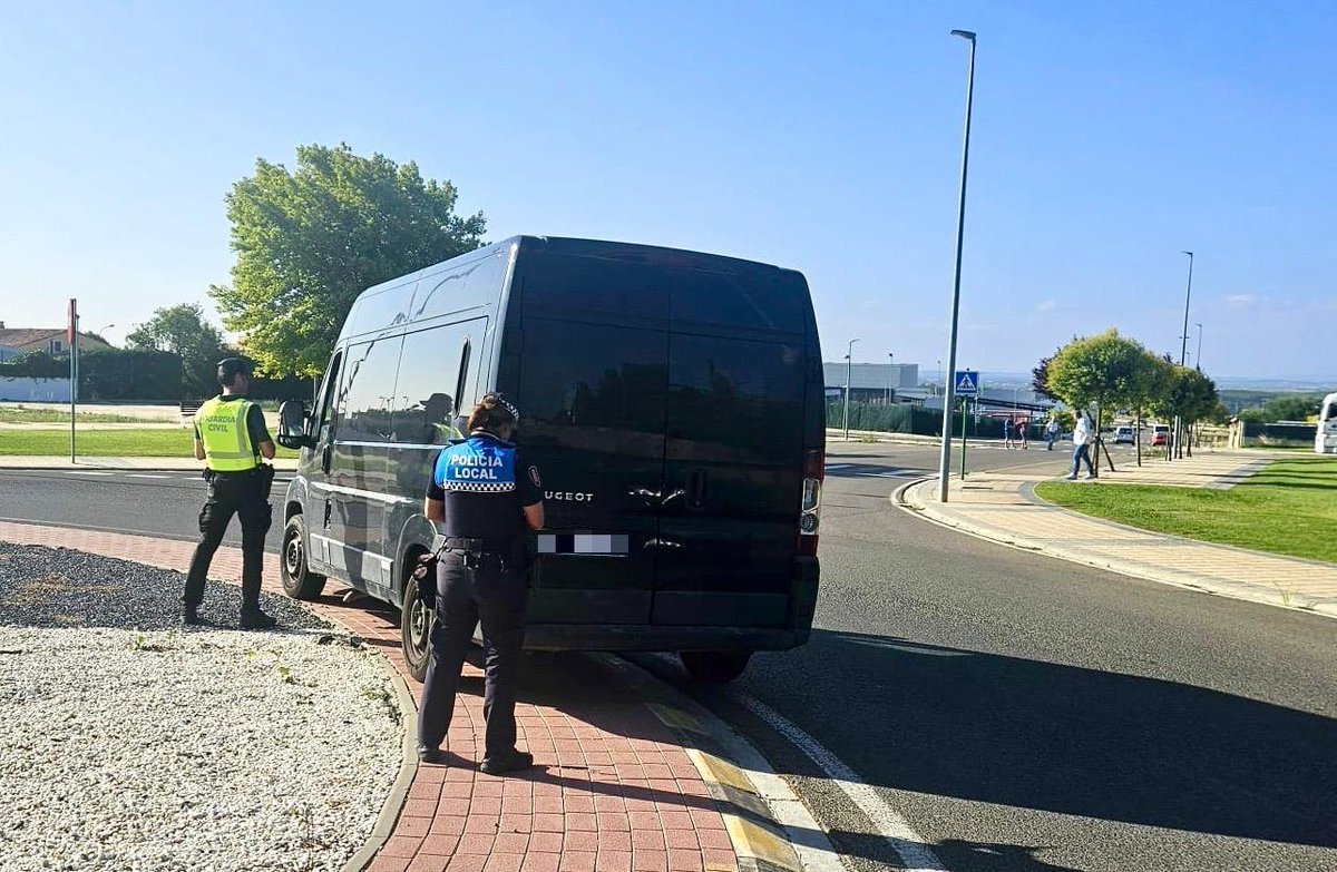 NavarraGC's tweet image. Dispositivo Integral y coordinado de seguridad en las fiestas de Santa Ana de Tudela
🚨Hay que evitar que accedan a las zonas de ocio y amplias aglomeraciones de personas con elementos peligrosos 🔪🔫 💊 para la Seguridad Ciudadana
