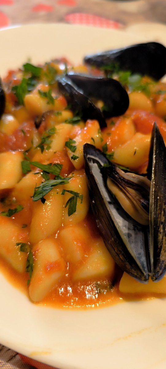 FilomenaeFrance's tweet image. Gnocchetti di patate,cozze ,pomodorini e pecorino..... Cià🥂