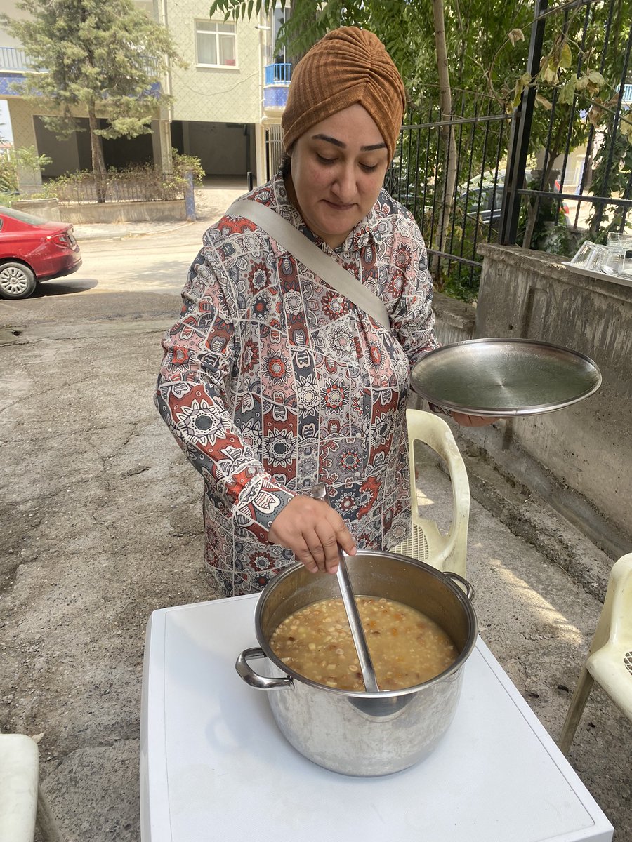 📍Çöşnük Mahallesi  
Muharrem ayı vesilesiyle aşure ikramımızda bulunduk.
Hemşehrilerimizin güler yüzleri için minnettarız.