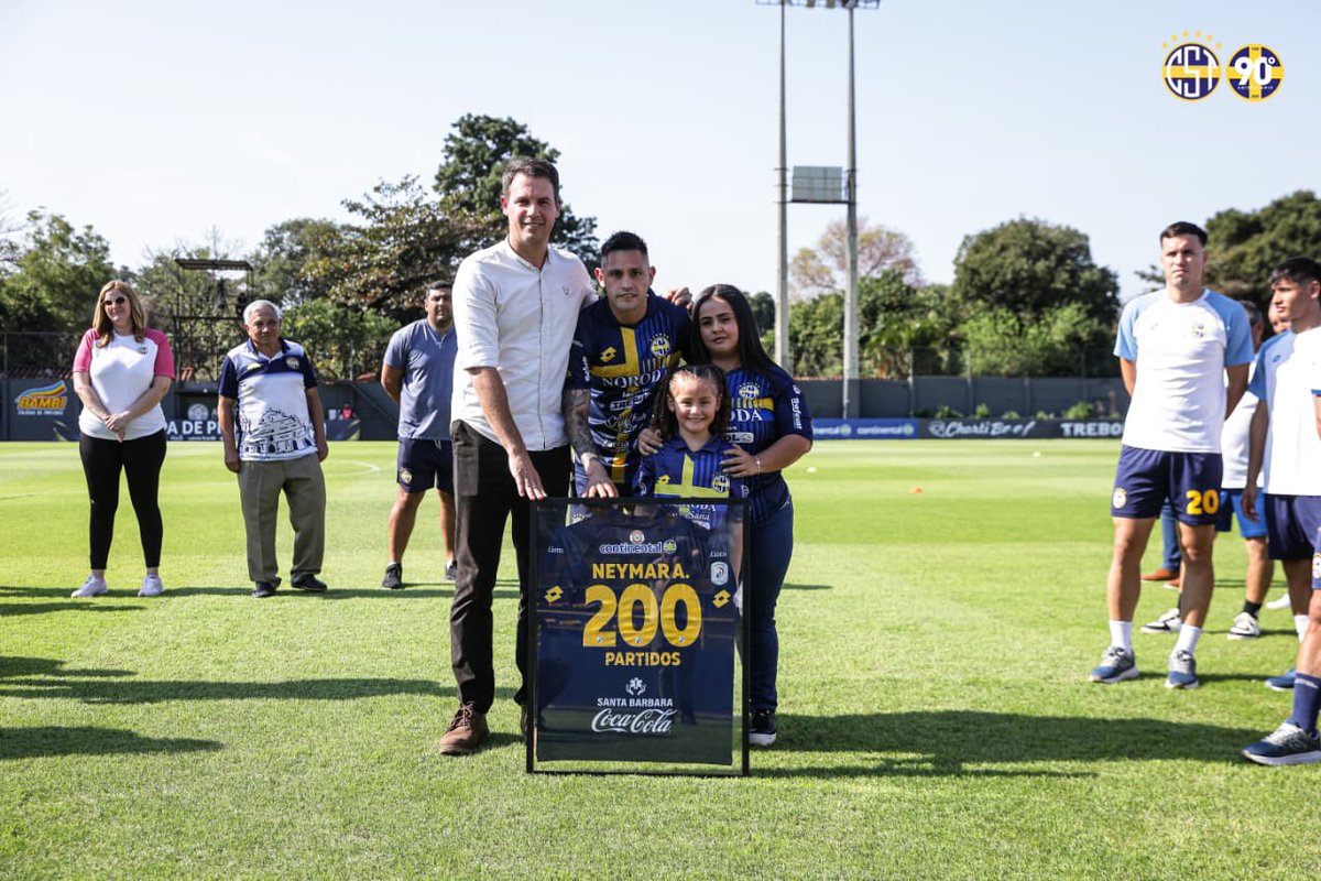 CST_1935's tweet image. Nos llenan de orgullo y vamos por mucho más 🙌🏼
Homenaje a Alex “Neymar” Álvarez y Oscar “Chiquito” Giménez por sus 200 y 150 partidos respectivamente 💛💙
#90AñosTriki #ElClubDeTodos 🟡🔵