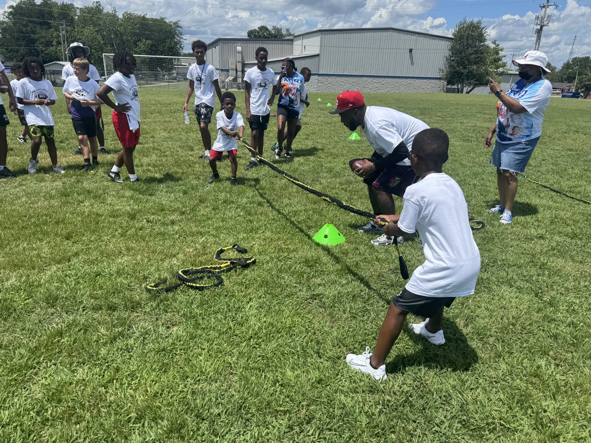 PurplesFootball's tweet image. Love seeing our players, former and current, giving back to our community! #DoItForDanny