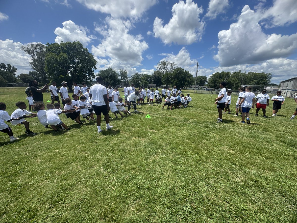 PurplesFootball's tweet image. Love seeing our players, former and current, giving back to our community! #DoItForDanny