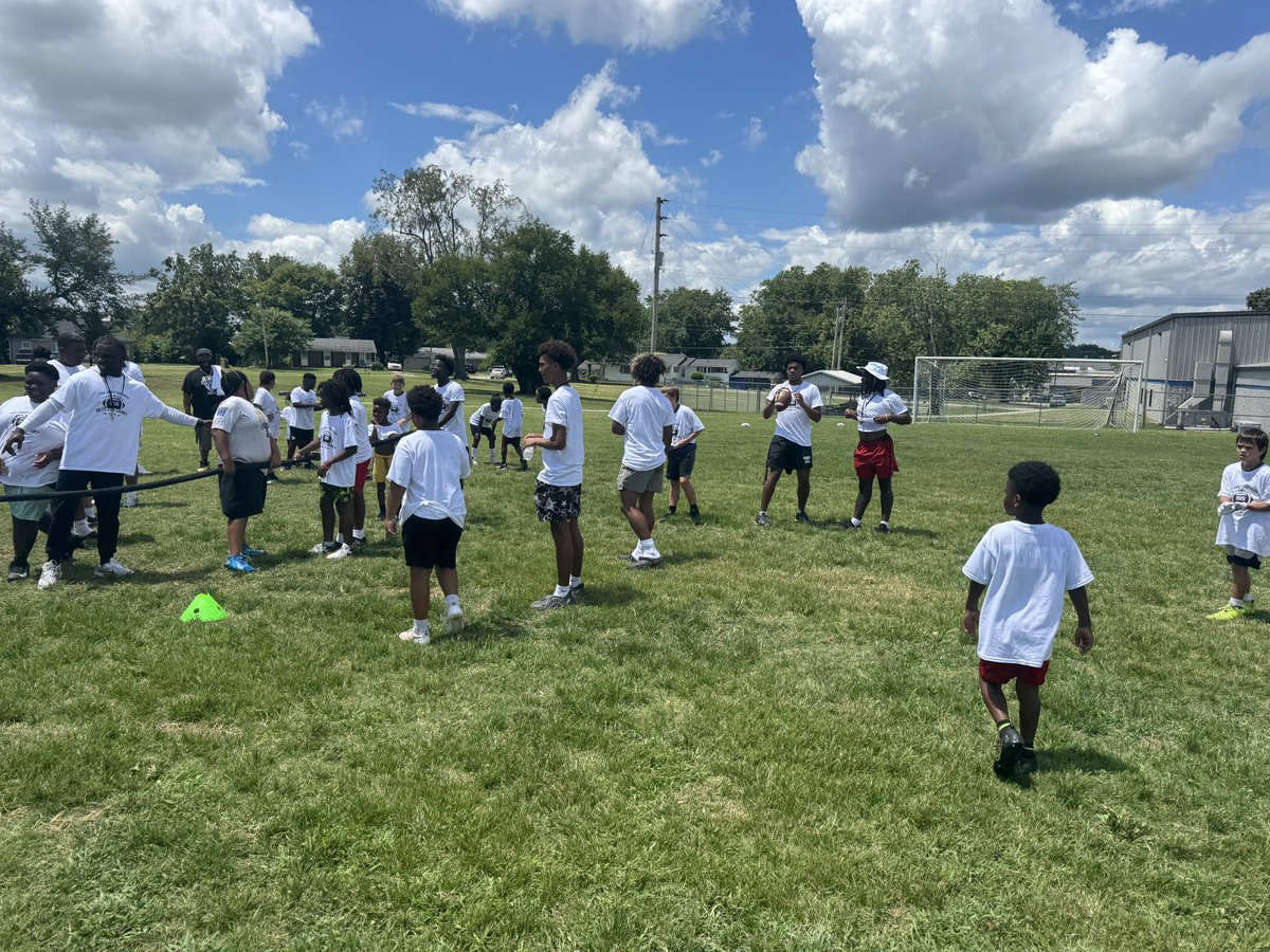 PurplesFootball's tweet image. Love seeing our players, former and current, giving back to our community! #DoItForDanny