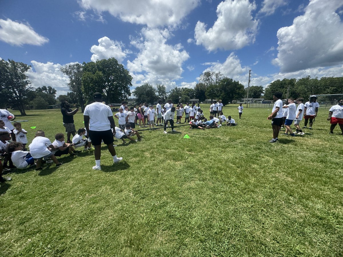 PurplesFootball's tweet image. Love seeing our players, former and current, giving back to our community! #DoItForDanny