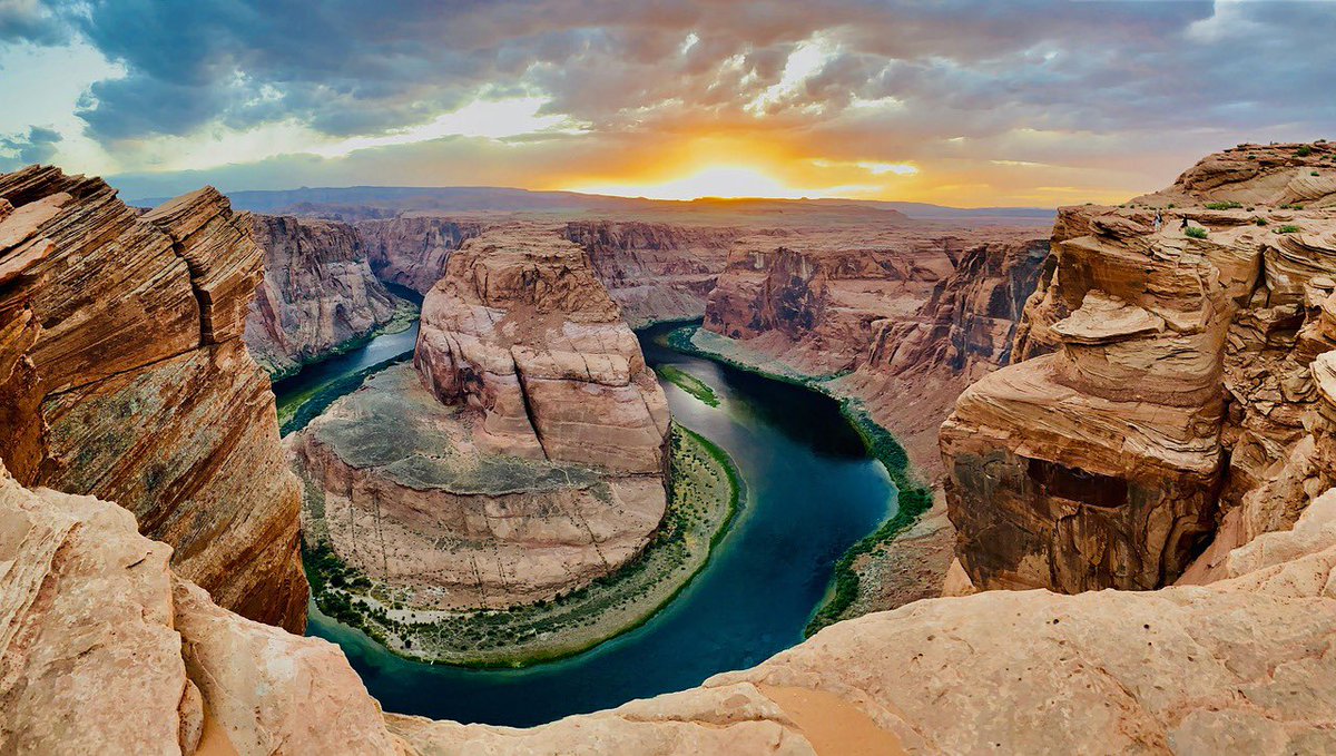 curious_ledger's tweet image. Before Glen Canyon Dam tamed its flow, the Colorado River carved Horseshoe Bend over millions of years. Native peoples lived near its banks for centuries. Today, this iconic curve near Page, Arizona, stands as a timeless monument to nature’s raw, untamed past.