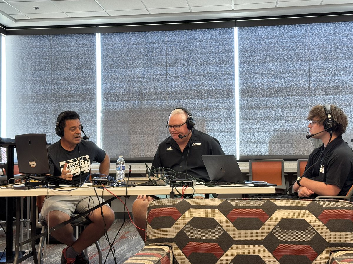 OUAZSpirit's tweet image. That’s a wrap for this morning!
We would like to thank @VarsityShow and all of our OUAZ coaches who weee able to take the time to be on the show today!
#WeAreOUAZ