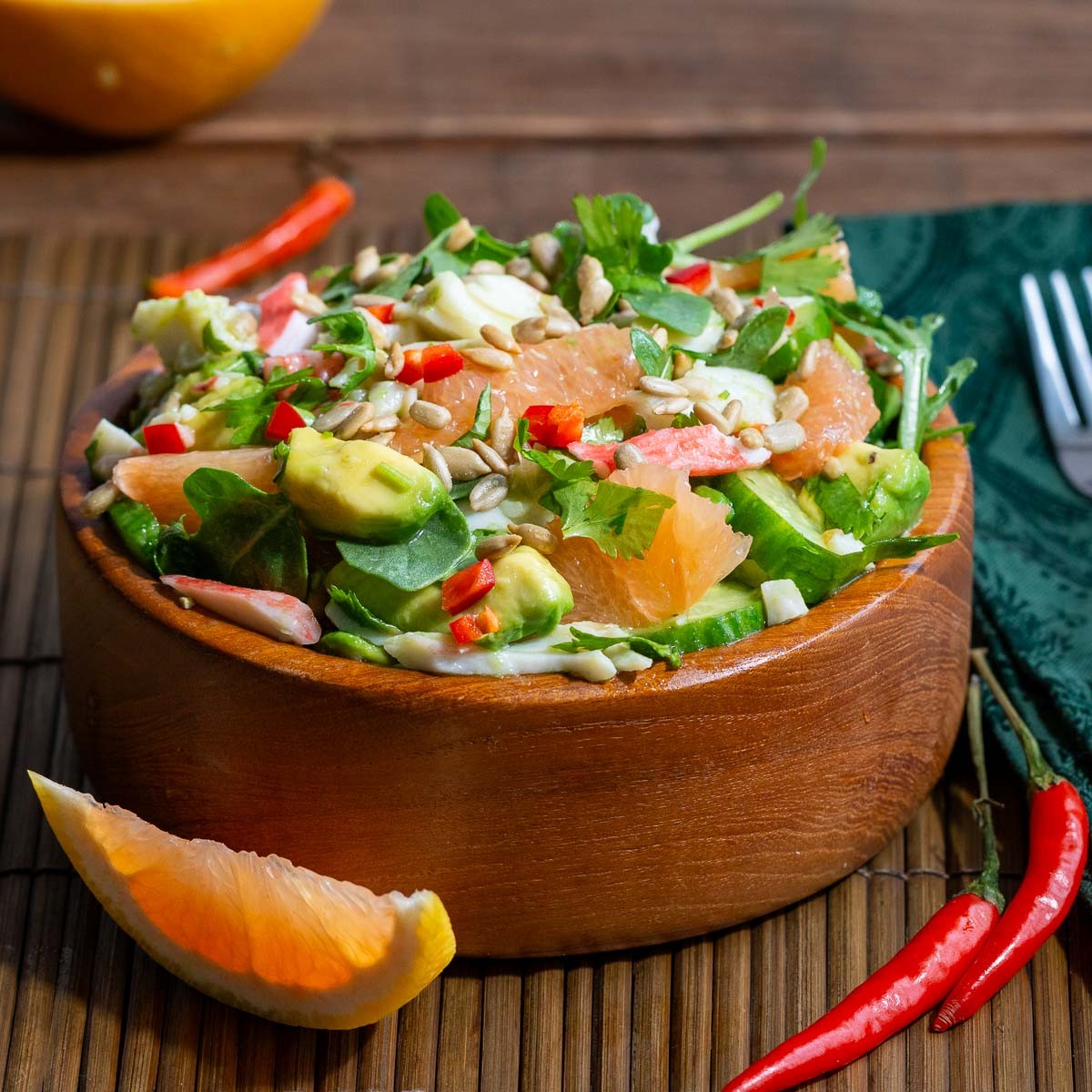 When it’s too hot to cook, try our 15 minute Thai Crab Avocado Salad with Grapefruit Vinaigrette!
Recipe: hwcmagazine.com/.../thai-pomel…
Simply made with gluten-free imitation crab, creamy avocado, fresh veggies, and a zesty grapefruit dressing.
#RecipeOfTheDay