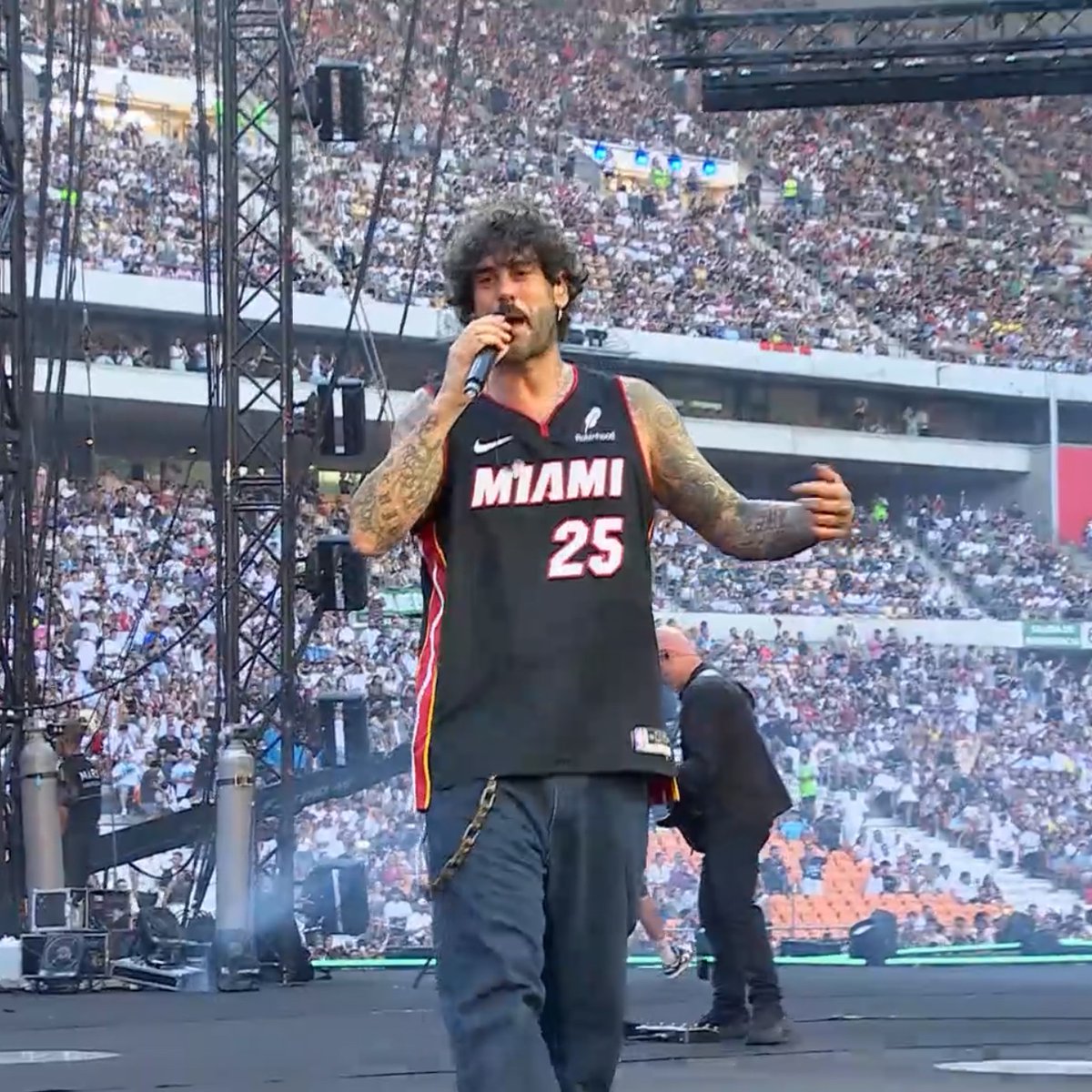 GIGANTESbasket's tweet image. La camiseta de @MelendiOficial en #LaVeladaDelAñoV
🏀👋 @MiamiHEAT