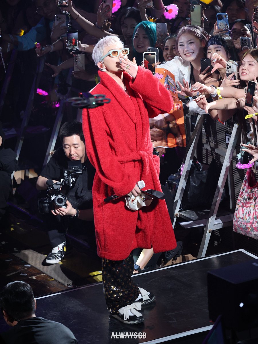 always_gd's tweet image. ❤️ 아꾸진따까무 = 4랑해 ❤️

G-DRAGON 2025 WORLD TOUR 
[Übermensch] IN JAKARTA 🇮🇩 Preview :) 

#GDRAGON #GD #지디 #지드래곤 
#권지용 #kwonjiyong 
#Übermensch #위버맨쉬 #GDRAGON2025 
#GDWORLDTOURÜbermensch 
@IBGDRGN with #AlwaysGD