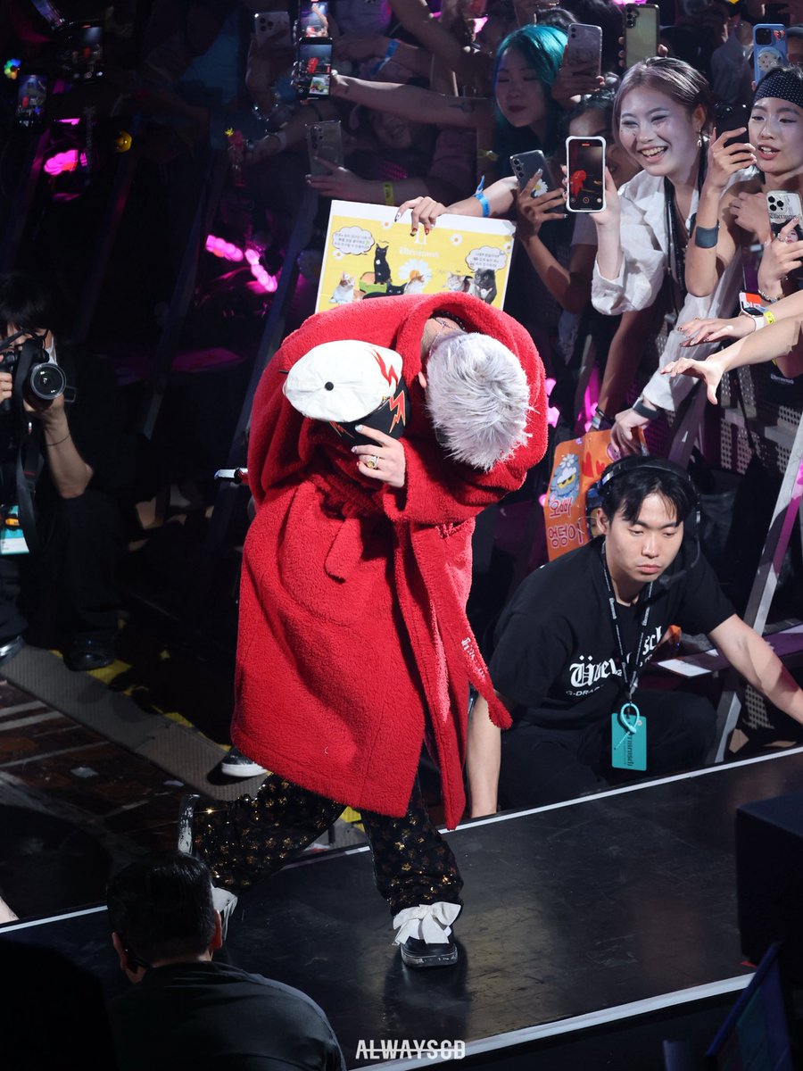always_gd's tweet image. ❤️ 아꾸진따까무 = 4랑해 ❤️

G-DRAGON 2025 WORLD TOUR 
[Übermensch] IN JAKARTA 🇮🇩 Preview :) 

#GDRAGON #GD #지디 #지드래곤 
#권지용 #kwonjiyong 
#Übermensch #위버맨쉬 #GDRAGON2025 
#GDWORLDTOURÜbermensch 
@IBGDRGN with #AlwaysGD