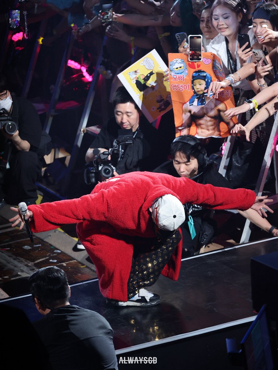 always_gd's tweet image. ❤️ 아꾸진따까무 = 4랑해 ❤️

G-DRAGON 2025 WORLD TOUR 
[Übermensch] IN JAKARTA 🇮🇩 Preview :) 

#GDRAGON #GD #지디 #지드래곤 
#권지용 #kwonjiyong 
#Übermensch #위버맨쉬 #GDRAGON2025 
#GDWORLDTOURÜbermensch 
@IBGDRGN with #AlwaysGD