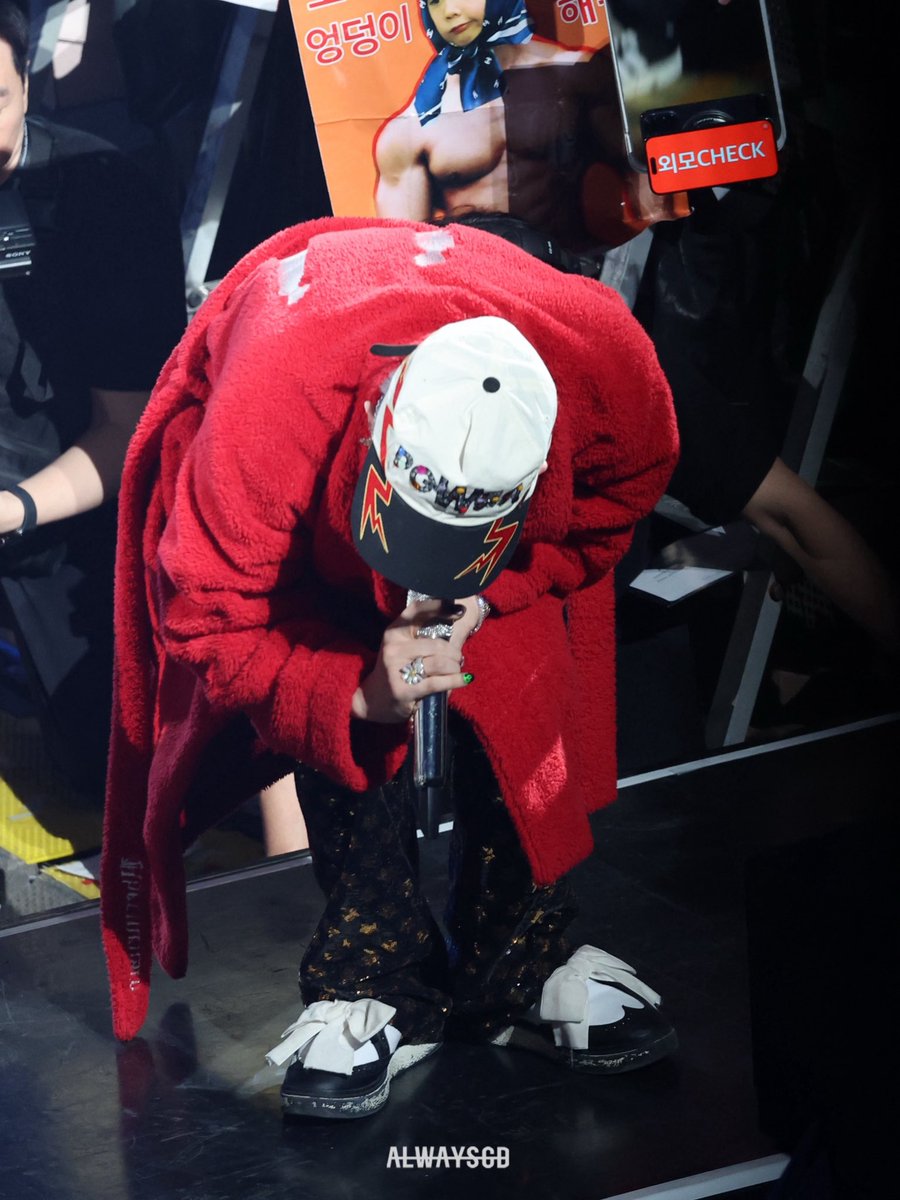 always_gd's tweet image. ❤️ 아꾸진따까무 = 4랑해 ❤️

G-DRAGON 2025 WORLD TOUR 
[Übermensch] IN JAKARTA 🇮🇩 Preview :) 

#GDRAGON #GD #지디 #지드래곤 
#권지용 #kwonjiyong 
#Übermensch #위버맨쉬 #GDRAGON2025 
#GDWORLDTOURÜbermensch 
@IBGDRGN with #AlwaysGD