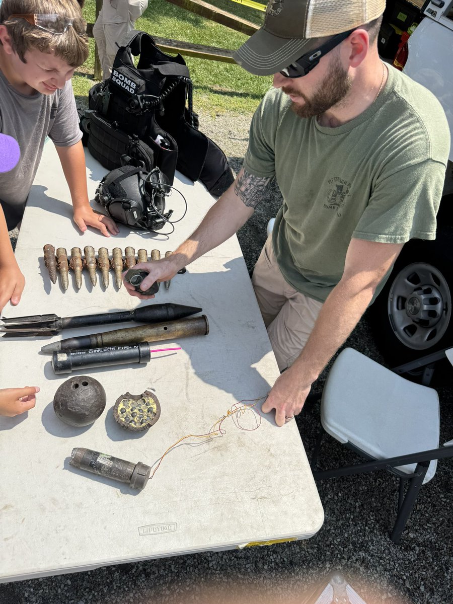 SenRobinsonPA's tweet image. A great educational experience for over 100 teens at #Clairton Sportsmen’s Club’s annual Youth Day in JeffersonHills. Thank you to all the families, Pittsburgh Police Bomb Squad, Port Authority Police, Jefferson Hills Fire-Rescue, AHN LifeFlight and all volunteers.