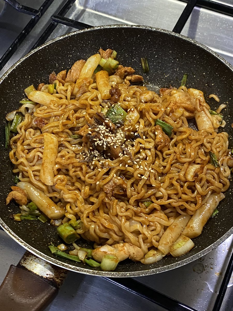 mitotherabitt's tweet image. Who said atinys can’t cook