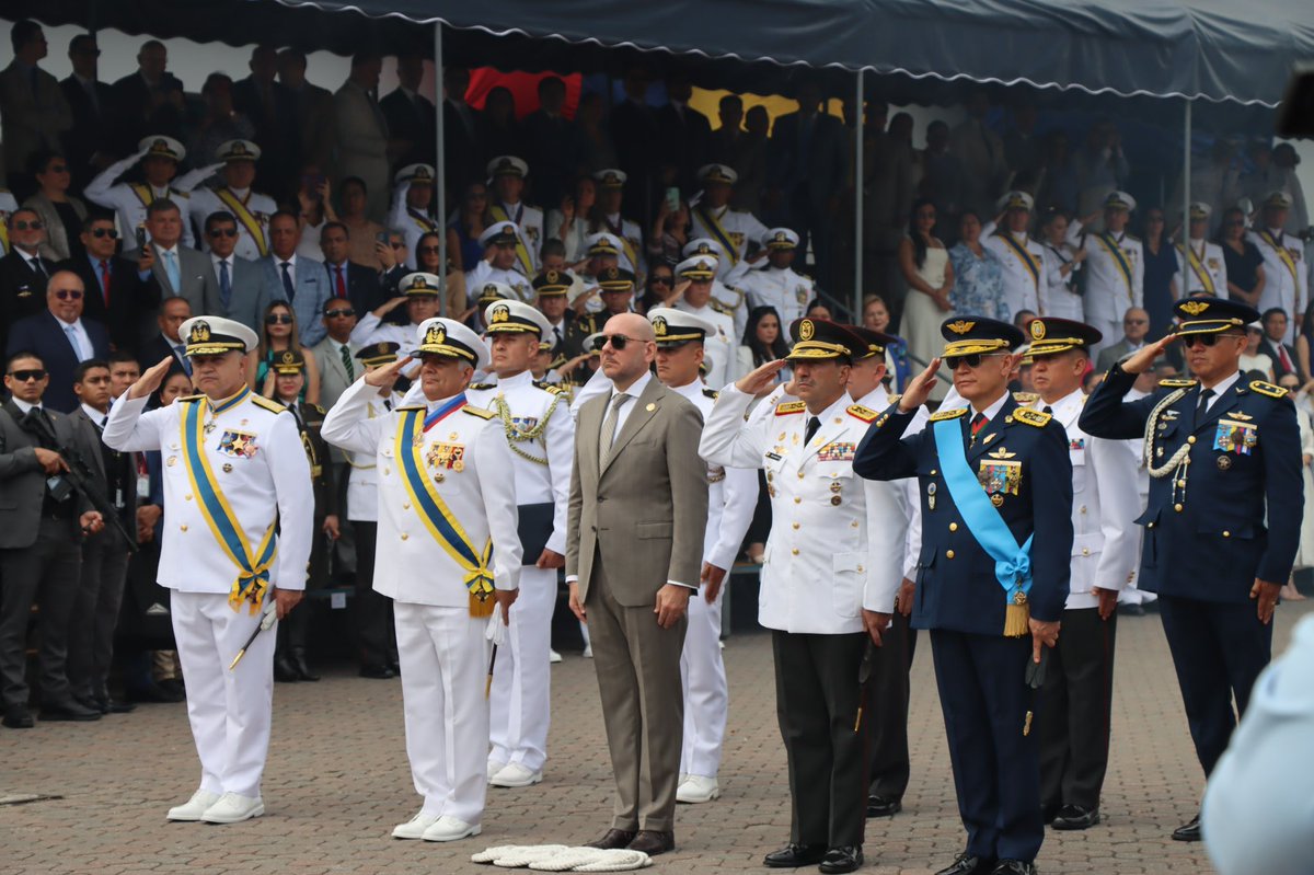 armada_ecuador's tweet image. #Guayaquil || Con una solemne ceremonia cívico-militar, la Armada del Ecuador conmemoró el octogésimo cuarto aniversario del glorioso Combate Naval de Jambelí, y día clásico de la Armada del Ecuador.
El acto fue presidido por el primer mandatario Daniel Noboa Azin, Presidente…