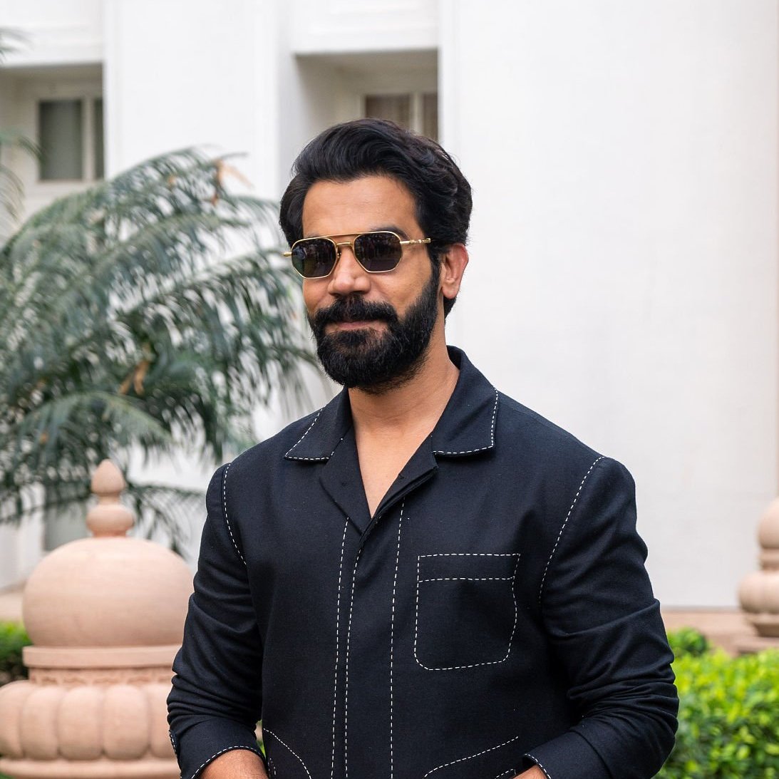 EntFeed_'s tweet image. RAJKUMMAR RAO TO STAR IN UJJWAL NIKAM BIOPIC… 🎬

#RajkummarRao steps into the shoes of India’s iconic public prosecutor #UjjwalNikam in a hard-hitting courtroom drama

Film focuses on the 1993 Bombay Blasts &amp;amp; 2008 Mumbai Train Attacks trials.

Shoot: Oct 2025 | Release: H2 2026