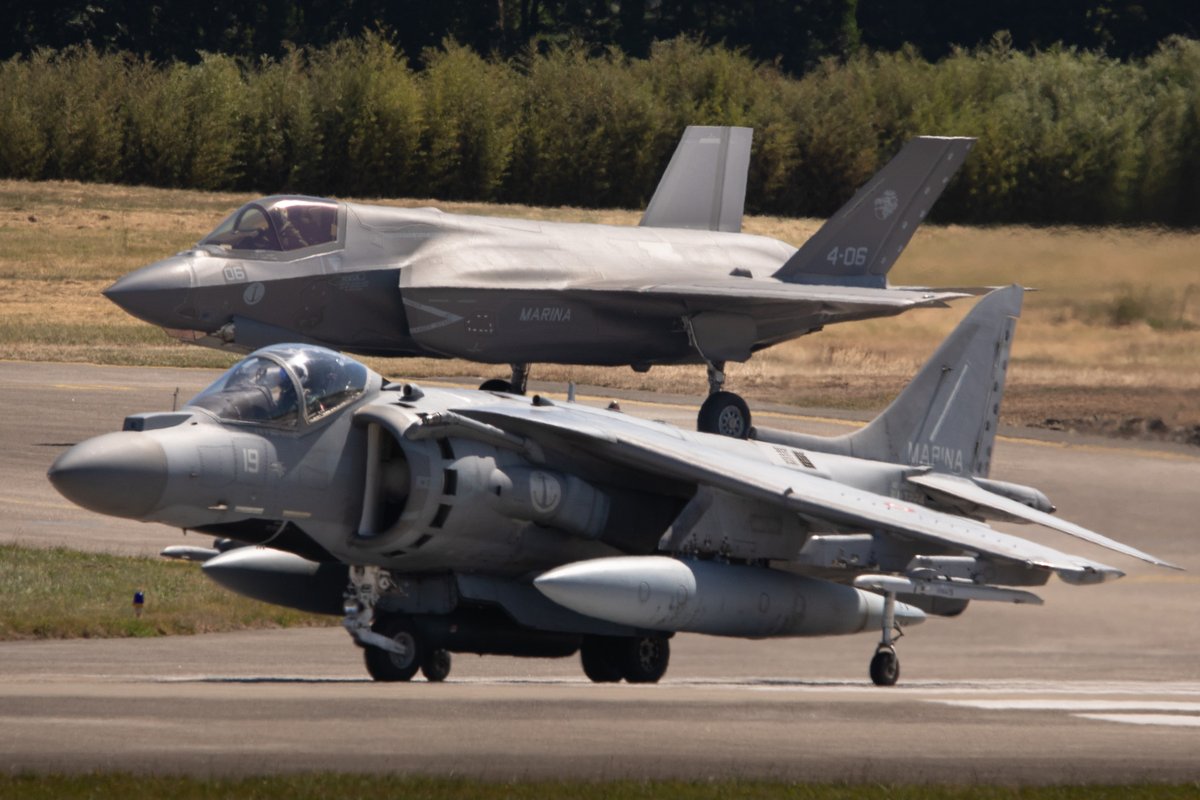 USAcapybara's tweet image. Italian Harriers and F-35B participating in a joint exercise at the French NAS Landivisiau (Notice the GBU-12 and MICA)