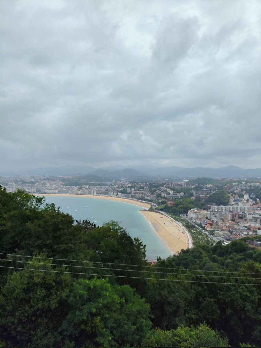 fernavarro17's tweet image. Llevo 48 horas en San Sebastián amadrinado por la mejor cicerone, @aguelbenzu, y estoy fascinado una vez por esta ciudad única. Pandilla de amigos y esta ciudad tan increíble. Maravilla