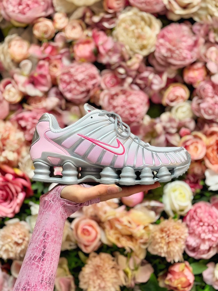 Restock dans toutes les tailles de la Shox TL la plus sucrée 🌸

Lien affilié : tidd.ly/4lOdLjd