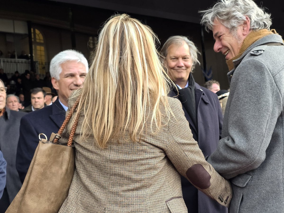 CIUDAD DE BUENOS AIRES - Invitado por el Presidente de la Sociedad Rural Argentina participé hoy sábado de la inauguración oficial de la Exposición Rural de Palermo. San Luis es una Pcia en donde el Agro y la Agroindustria es importante y genera muchas oportunidades de trabajo.