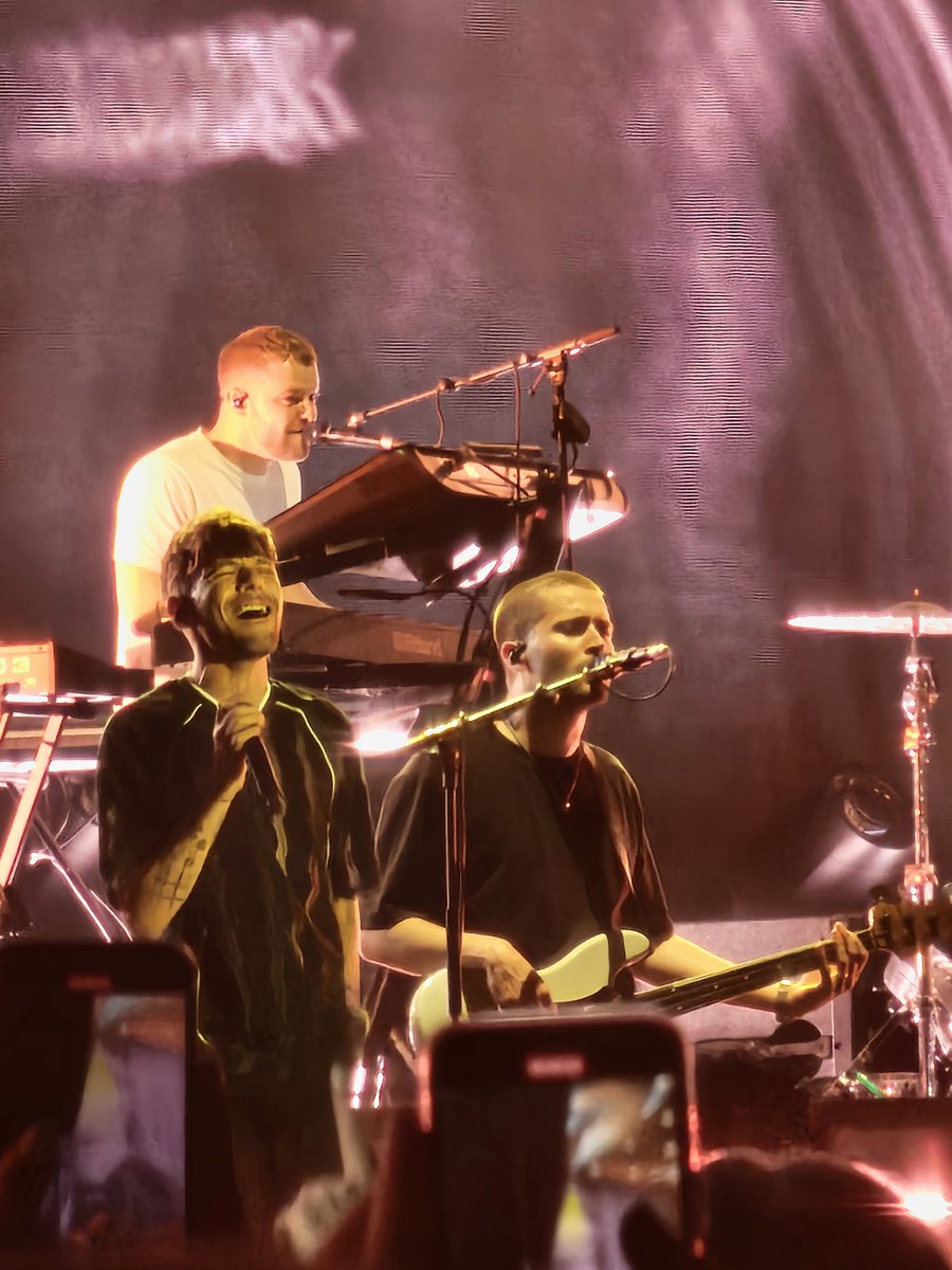 hlupdates_2's tweet image. Louis on stage.
#LouisTomlinson #LTFestivals25 #LodzSummerFestival
📸 aliceeq28