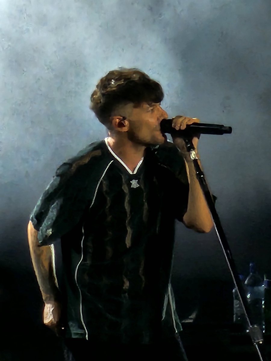 hlupdates_2's tweet image. Louis on stage.
#LouisTomlinson #LTFestivals25 #LodzSummerFestival
📸 aliceeq28