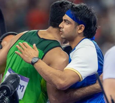 BJP’s manufactured backlash against Pakistan to over hype Op Sindoor is backfiring now🥴

-Olympics hppnd before Op Sindoor, still NEERAJ CHOPRA faced backlash over frnds’p with Arshad Nadeem

-DILJIT casted HANIA AAMIR much before Op Sindoor,still faced b0ycott

And the audacity