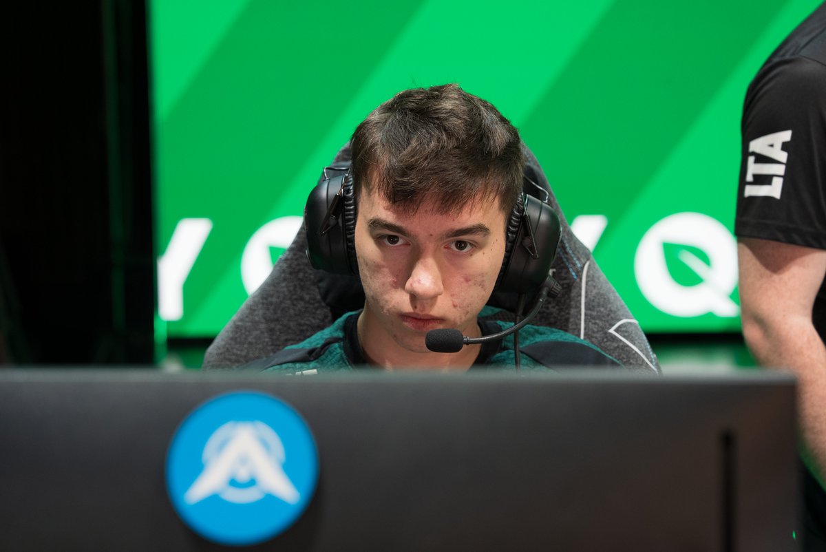 FlyQuest's tweet image. fun fact to make you feel old:
when League of Legends was released, @gakgoslol1 was just 1 year old.