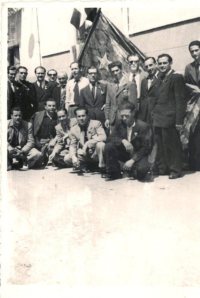 📝Avui2️⃣6️⃣de juliol de 1939 militants de NS!,fugats dels camps de concentració francesos,entren a la Catalunya ocupada per Franco.
⛰️Engegant els passos que utilitzarien per a salvar els que escapaven dels nazis.
🤩Eren:
Jaume Martínez
Gregori Font
Francesc Vilà
Ramón Pallarés