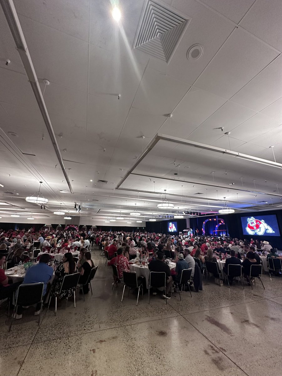 FresnoStateFB's tweet image. The annual Fresno State Football Kickoff Dinner is approaching π
Joins us on August 14 to celebrate the start of the 2025 season. You wonβt want to miss itβΌοΈ
Reserve your seat π tinyurl.com/32thzy79