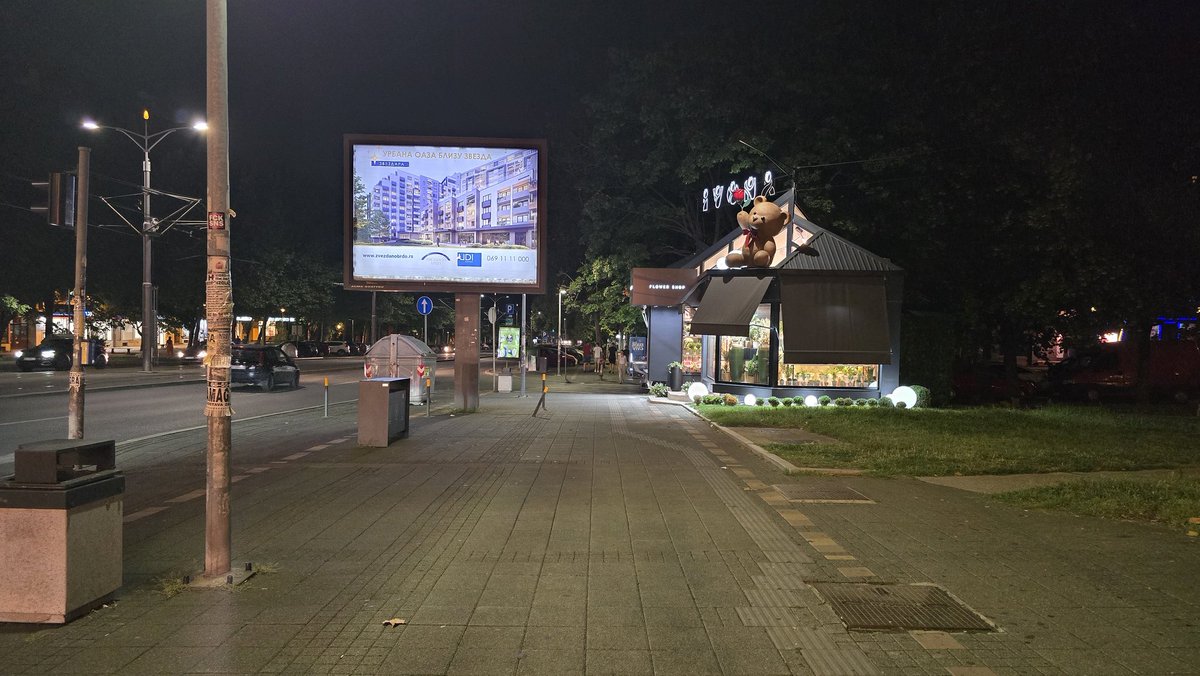 DragoslavicM's tweet image. Večeras bez parkiranja na sred trotoara!
Bulavar kralja Aleksandra.