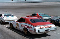 GoodSeatsStill's tweet image. 🏁 In 551 head-to-head NASCAR races between 1960-86, "The King" & "The Silver Fox" finished one-two an astounding 63 times; find out who "won" - with "Petty vs. Pearson" author Mike Hembree; NOW wherever you pod, YouTube or tinyurl.com/3k3abymu #GoodSeats 🏁