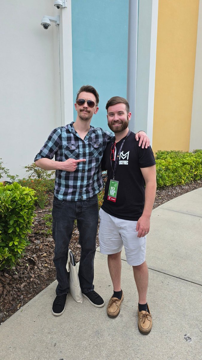 luckymec08's tweet image. *stops @falloutplays for a photo* "Wow, you guys are jacked." What a nice guy!
The rest of my crew for reference.