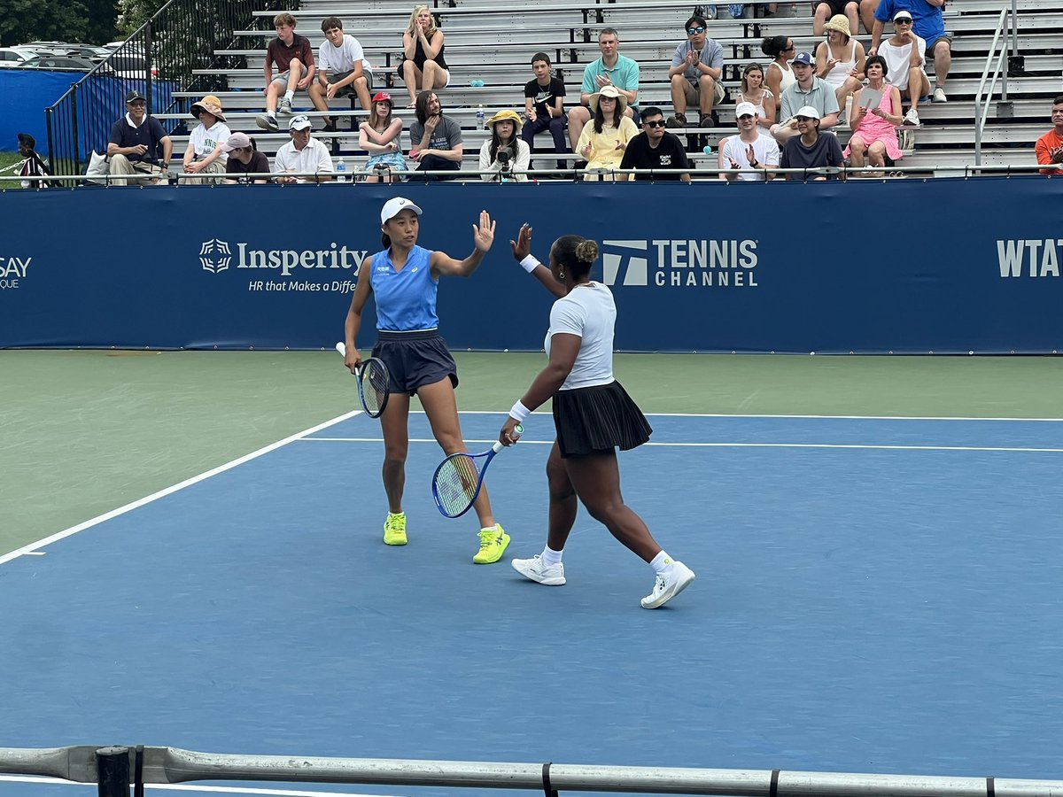 HanlonWalsh's tweet image. 🏆 DC Doubles Champs 🏆
No. 1 seeds Taylor Townsend & Shuai Zhang dispatch Caroline Dolehide & Sofia Kenin 6-1, 6-1 in 48 minutes. A masterclass performance from Zhang & new world No. 1 Townsend, who wins her 2nd straight Citi Open title.
@mubadalacitidc | #MubadalaCitiDCOpen