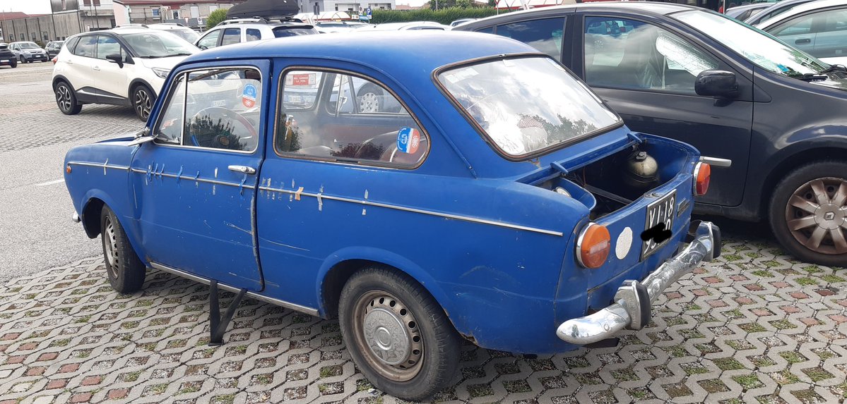 paolabest64's tweet image. 📌 A proposito di "Belle Auto" stamattina al parcheggio del Supermercato non credevo ai miei occhi ... L'ho fotografata 😳 ...Quando poi sono uscita non c'era più...Boh 🙏🙄