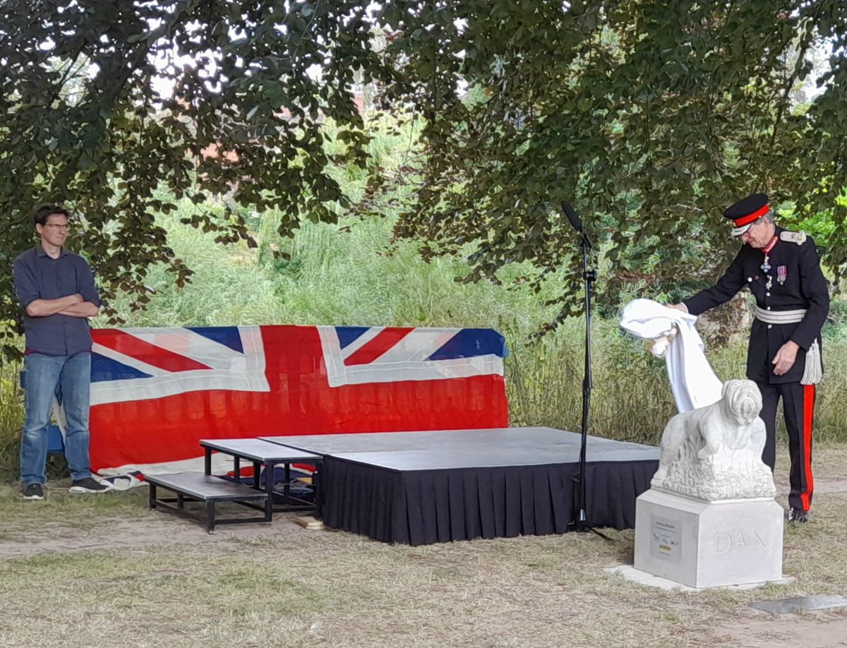 kev4HandH's tweet image. Busy day with the opening of #threechoirsfestival followed by unveiling of the new Dan the dog statue on the riverside and then awards to the winners in the schools competition plus new #artlandish exhibition this evening