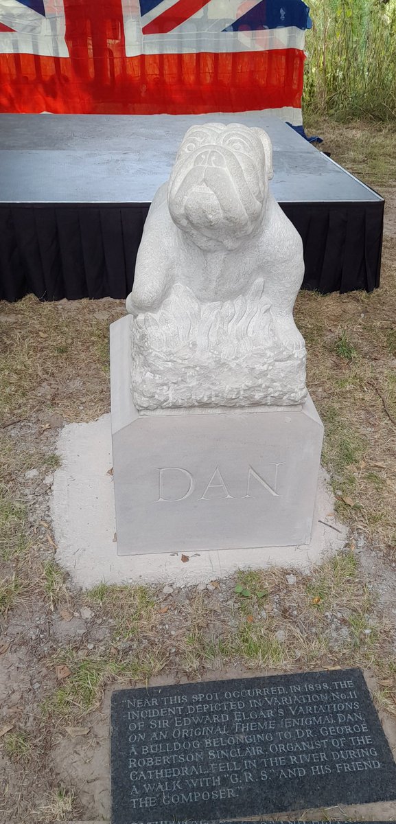 kev4HandH's tweet image. Busy day with the opening of #threechoirsfestival followed by unveiling of the new Dan the dog statue on the riverside and then awards to the winners in the schools competition plus new #artlandish exhibition this evening