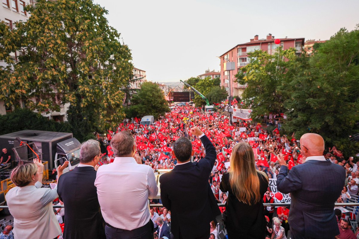Başkent Ankara' da Cumhurbaşkanlığı Aday Ofisimizin açılışını Genel Başkanımız Özgür Özel öncülüğünde  gerçekleştirdik.

Cumhurbaşkanı adayımız Ekrem İmamoğlu milyonların adayıdır. Gür sesimiz kadınların, gençlerin, emekçilerin, hakkı gasp edilen milyonların sesidir.