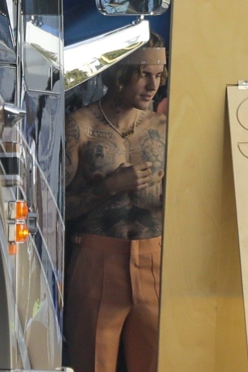 JDBieberDumps's tweet image. Justin Bieber on set of Peaches music video (2021)