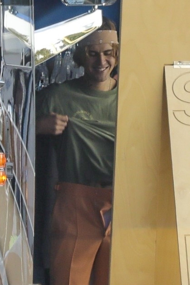 JDBieberDumps's tweet image. Justin Bieber on set of Peaches music video (2021)