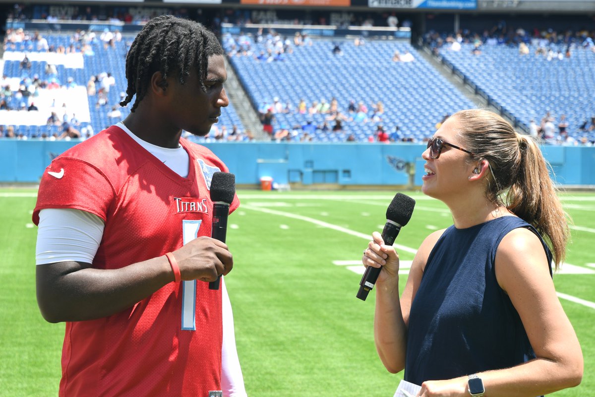 TitansRadio's tweet image. Sidelines @TitansAmie 🤝 @will_boling 🎤
