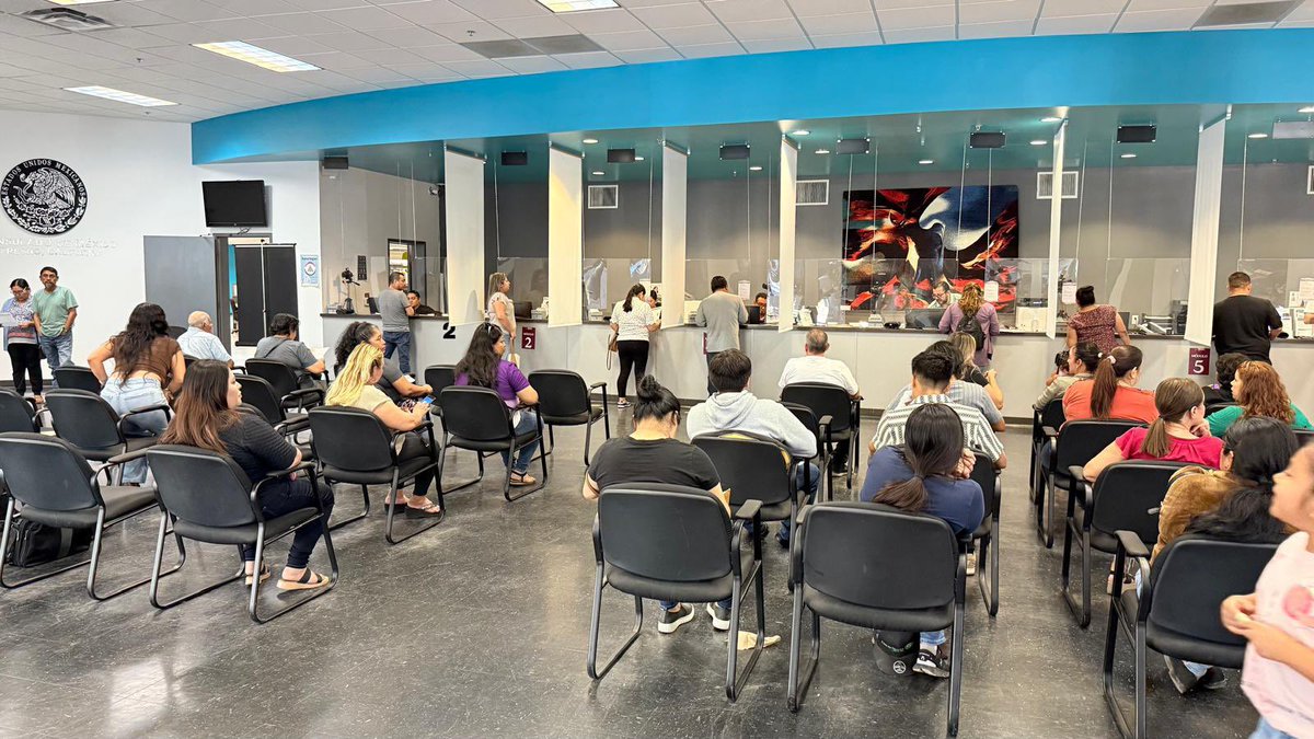 ConsulMexFresno's tweet image. 📌Durante la #JornadaSabatina servimos a 208 personas quienes pudieron obtener su pasaporte, matrícula, y además solicitar su Credencial para Votar desde el extranjero.
#ServiciosConsulares @SRE_mx @IME_SRE