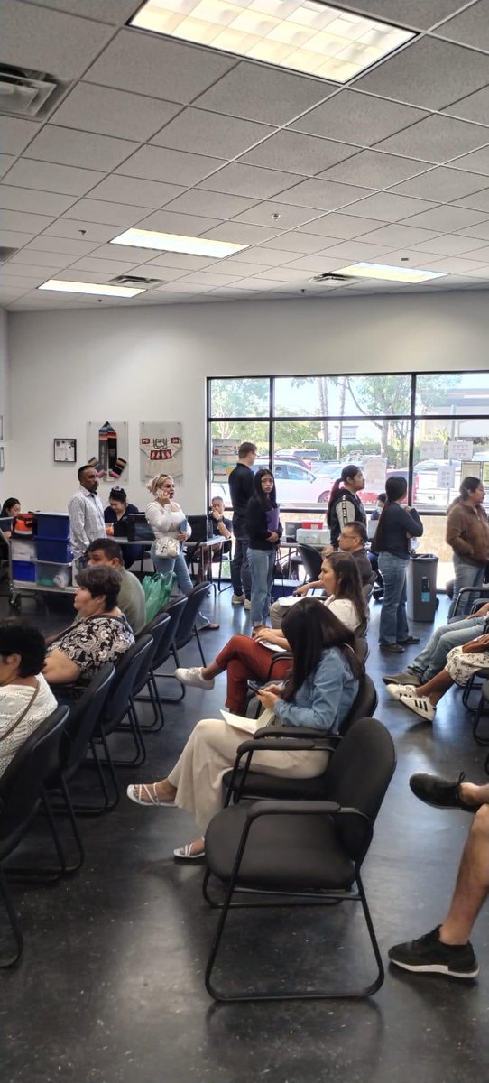 ConsulMexFresno's tweet image. 📌Durante la #JornadaSabatina servimos a 208 personas quienes pudieron obtener su pasaporte, matrícula, y además solicitar su Credencial para Votar desde el extranjero.
#ServiciosConsulares @SRE_mx @IME_SRE