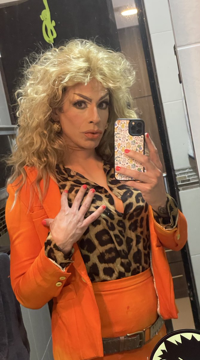 🎶Fíjate, fíjate en tu secretaria🎶