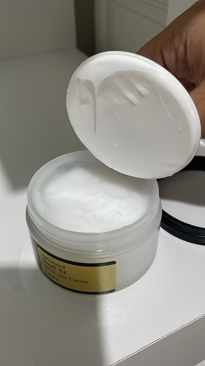 blueebelynn's tweet photo. Holaaa, wts cosrx snail cream dan skintific niacinamide clay mask pink

- cosrx snail cream 180k (isi masih 95%, box e udah ku buang :))
- skintific clay mask 45k (isi 50%, ada box) pemakaian bersih, aman azzah👍

Ada proof belinya ya. Pengiriman mjk jatim. Bisa oyen guysss🍊 https://t.co/b5y90NnWQf