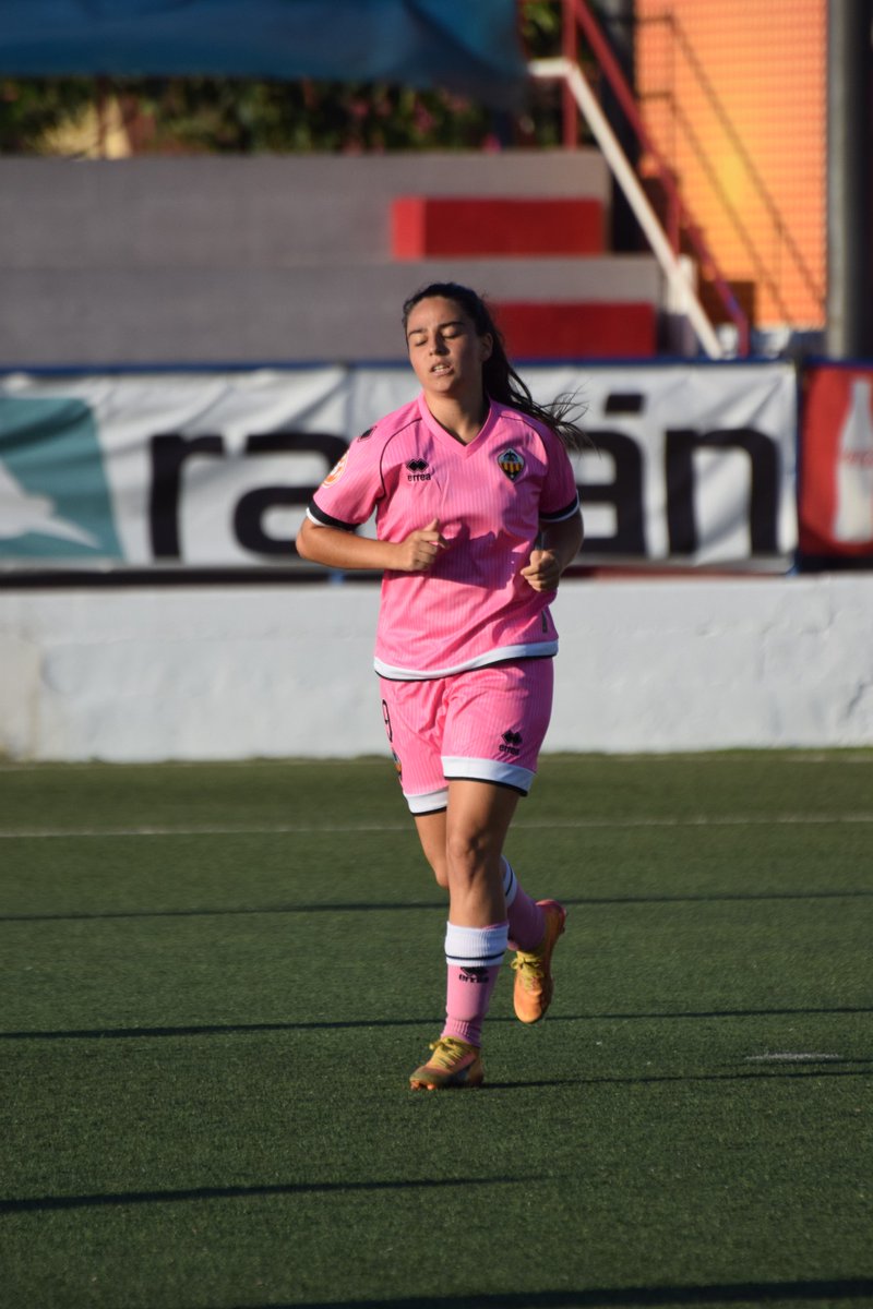 CDCastellonFem's tweet image. 15&apos; (0-0) Dominan las chicas, pero sin llegar a acertar en la definición 

#ElcheCastellón 
#PPO👂