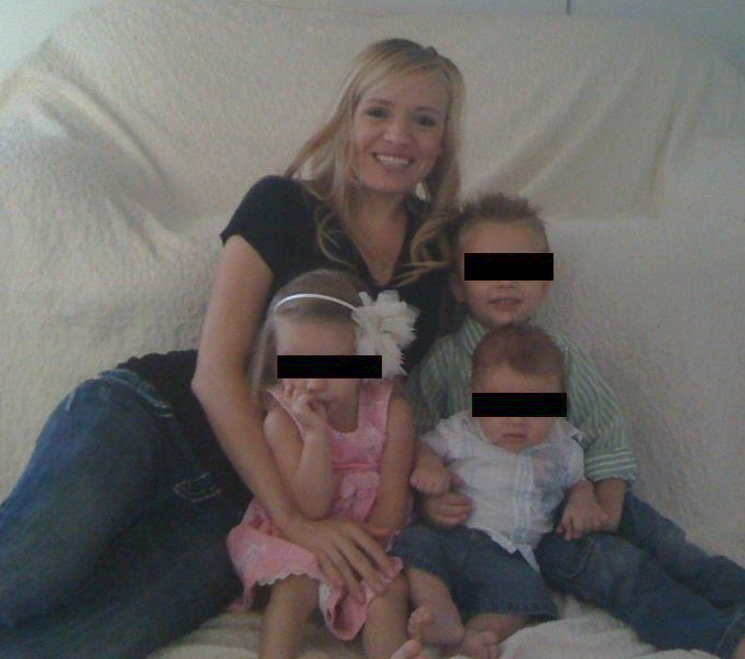 davidpladel's tweet image. Hay personas que reescriben lo que significa amar.
Como Christina Langford, que se enfrentó a unos sicarios para salvar a su bebé de 7 meses.
Aquí te dejo 12 historias REALES de madres y padres que dieron la vida por sus hijos: 🧵