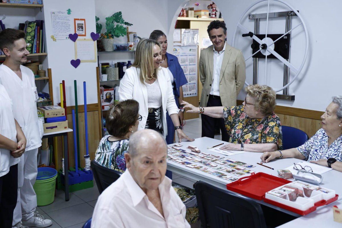 marifrangr's tweet image. Esta semana he realizado una visita a los mayores de Centro de Estancia Diurna Alcázar II, un alto en el camino para compartir momentos con quien tanto ha hecho por #Granada y a quienes tanto tenemos que cuidar ahora, nuestros mayores
#CuidarGranada💙