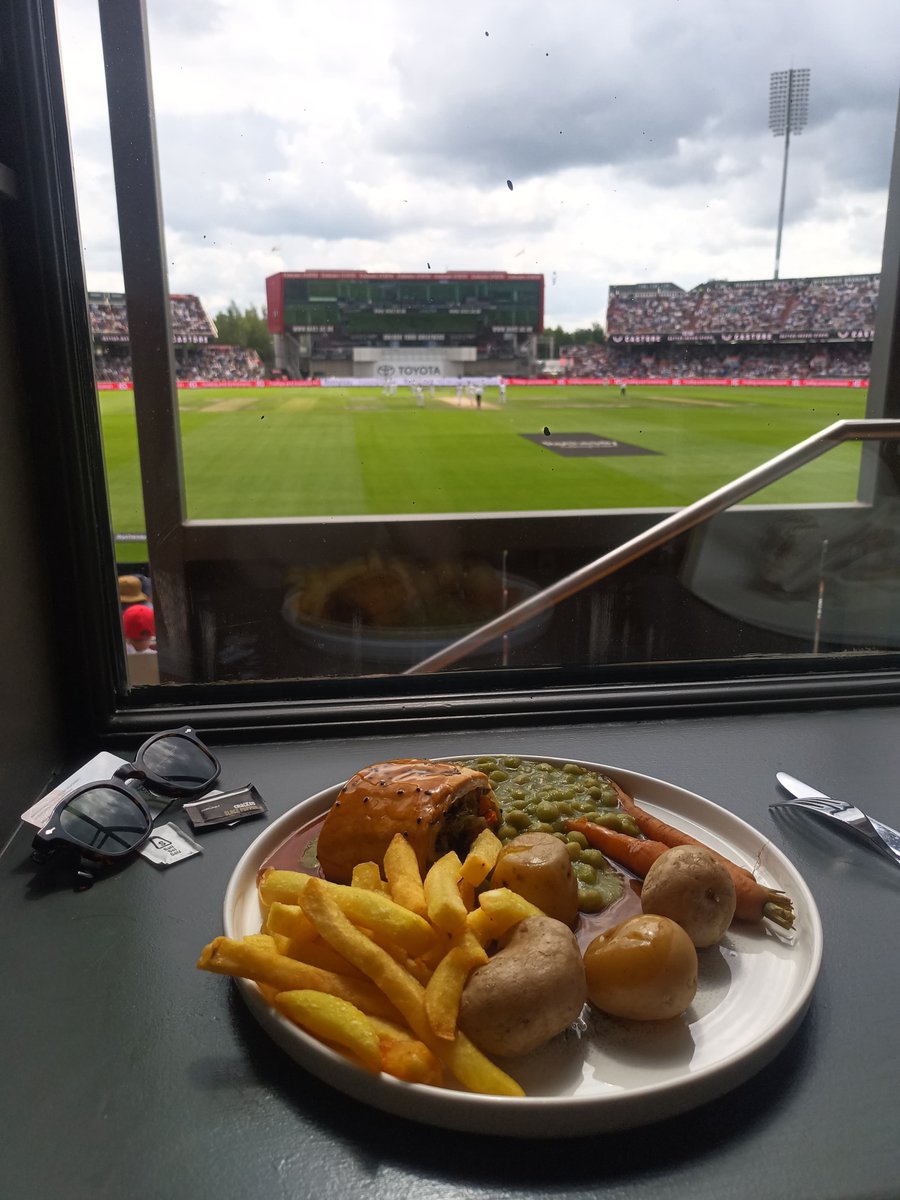 HarryHamishGray's tweet image. Is there a better view in Test cricket?