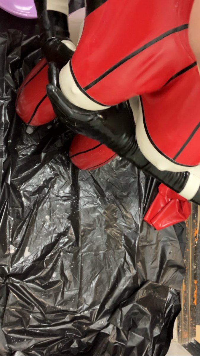 Callicantzaros1's tweet image. and my new gear!!
#latex